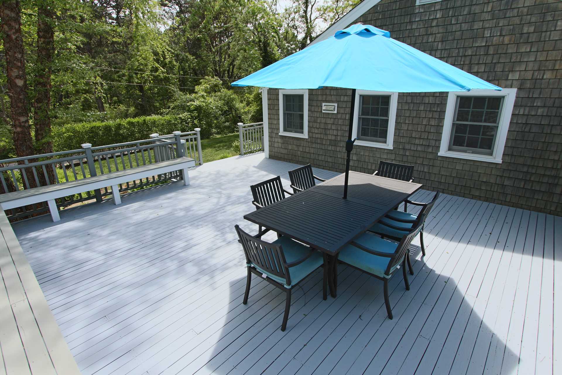 Deck out front with large table and chairs
