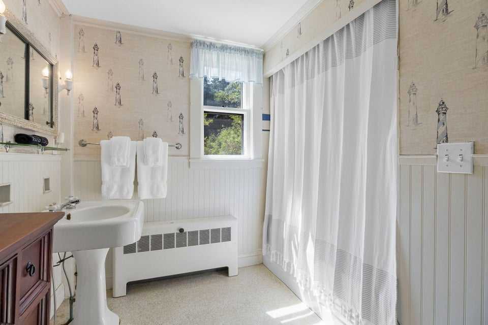 Bathroom - Shower - 1st Floor