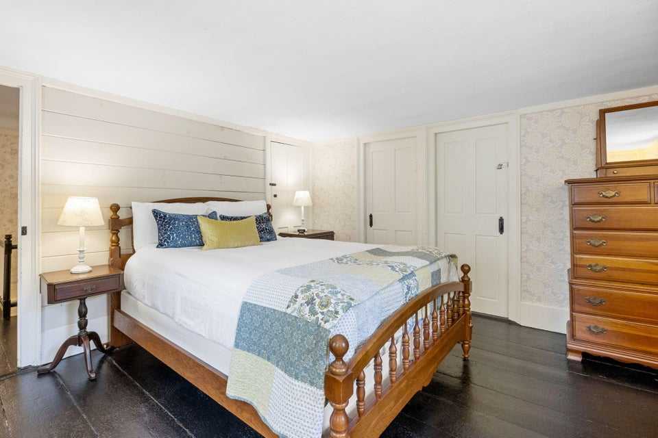 Bedroom # 1 - Queen - 2nd Floor