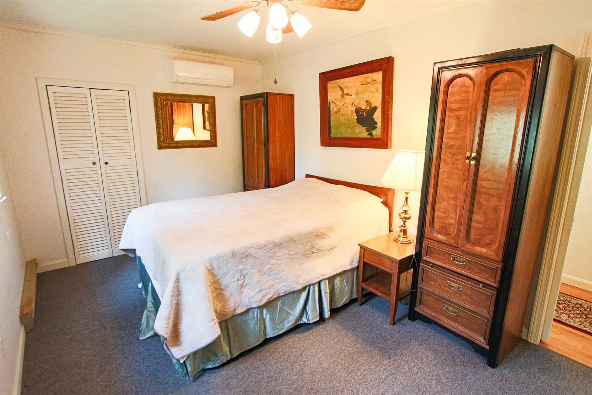 Bedroom #1 - Queen - 1st Floor - Primary with bath