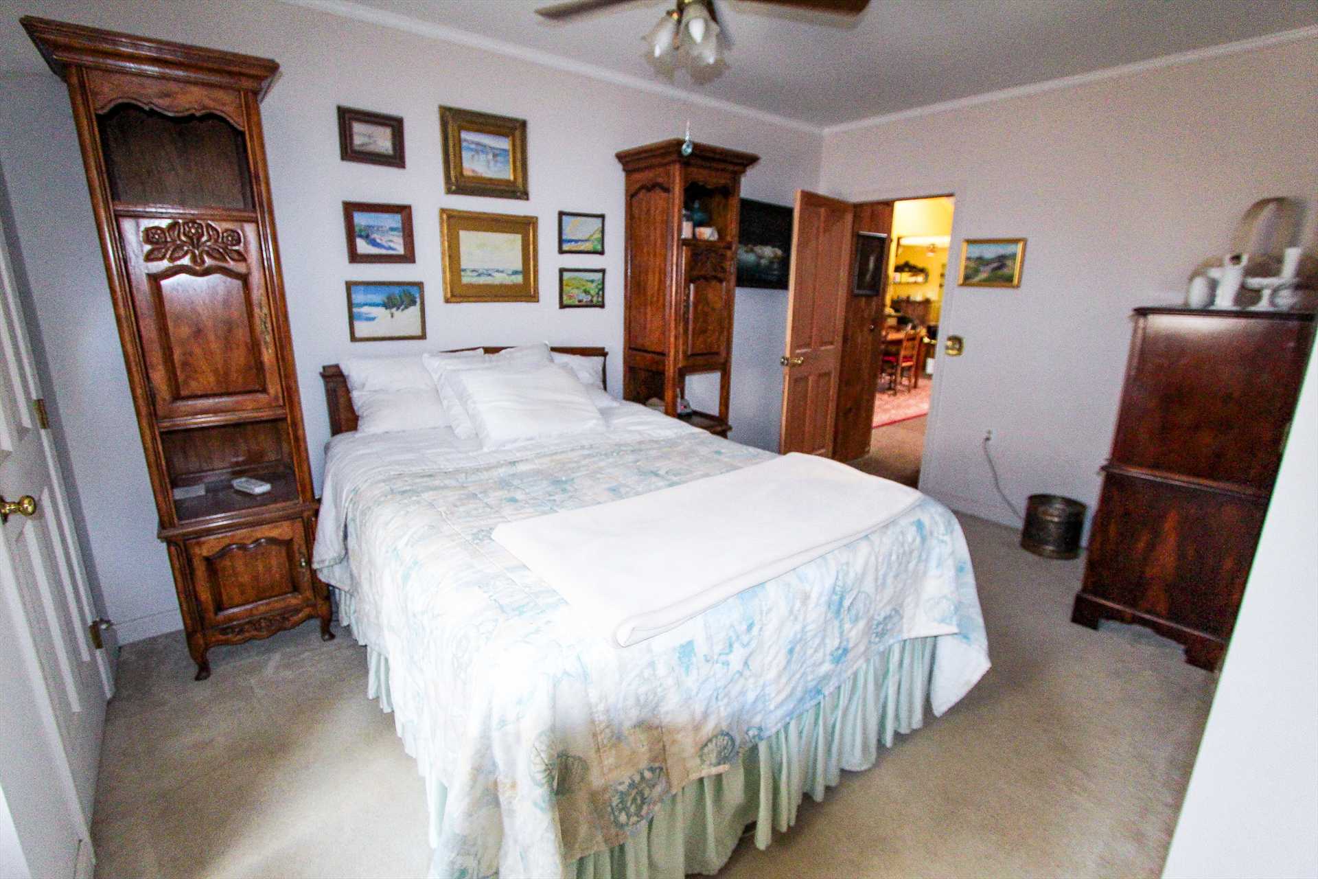 Bedroom #2 - Queen - 1st Floor