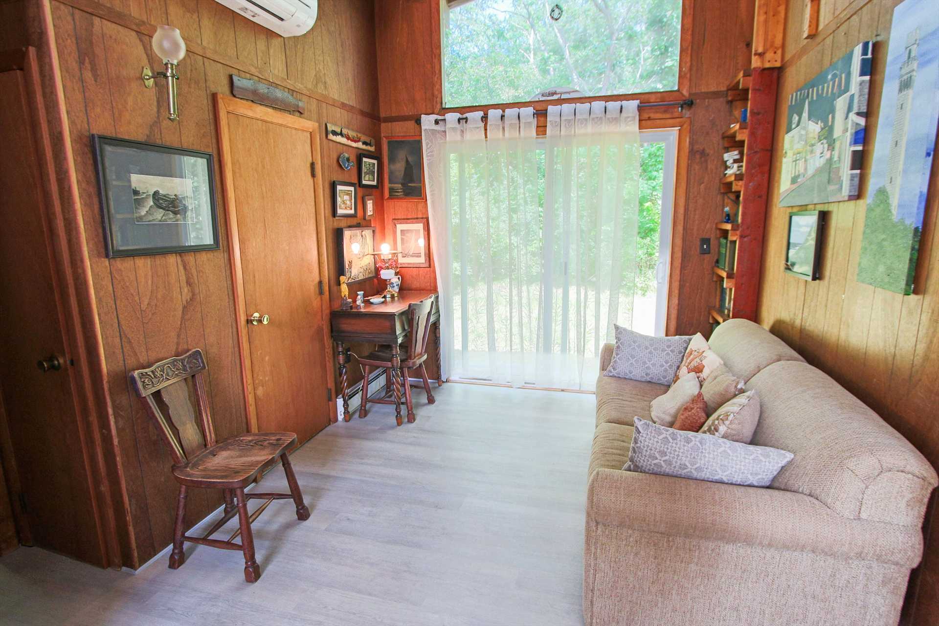 Seating area between bedrooms