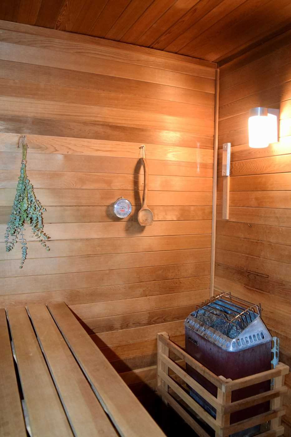 Finnish Sauna for 4-6 people (2 levels, L-shaped)