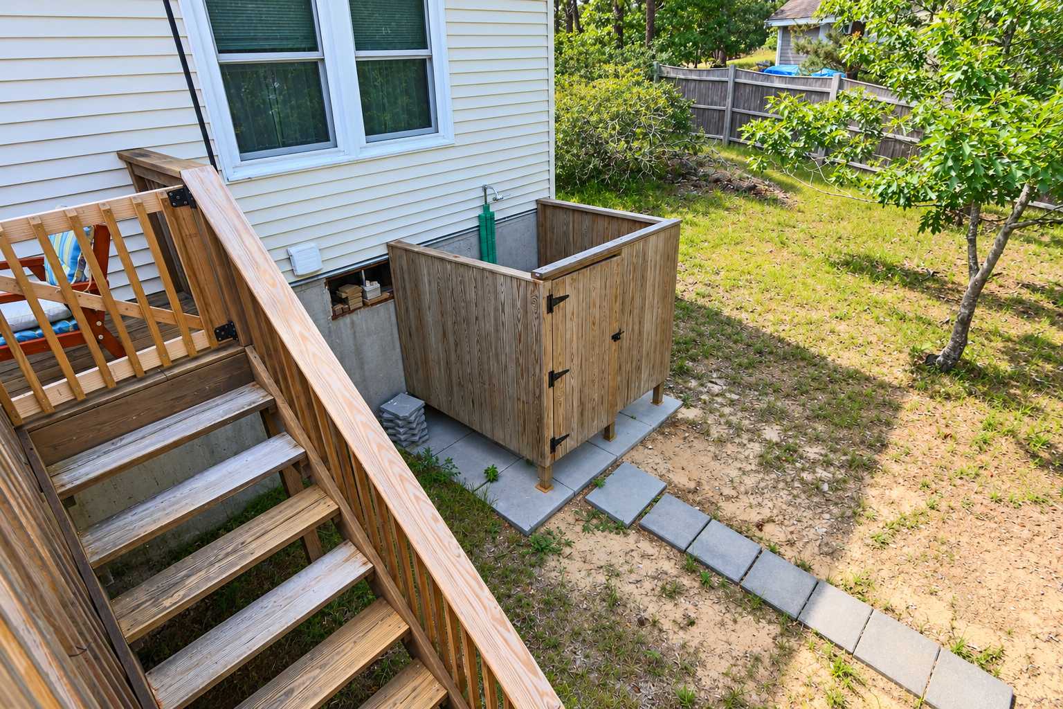 2nd Outdoor Shower (Stairs down from Main Deck)