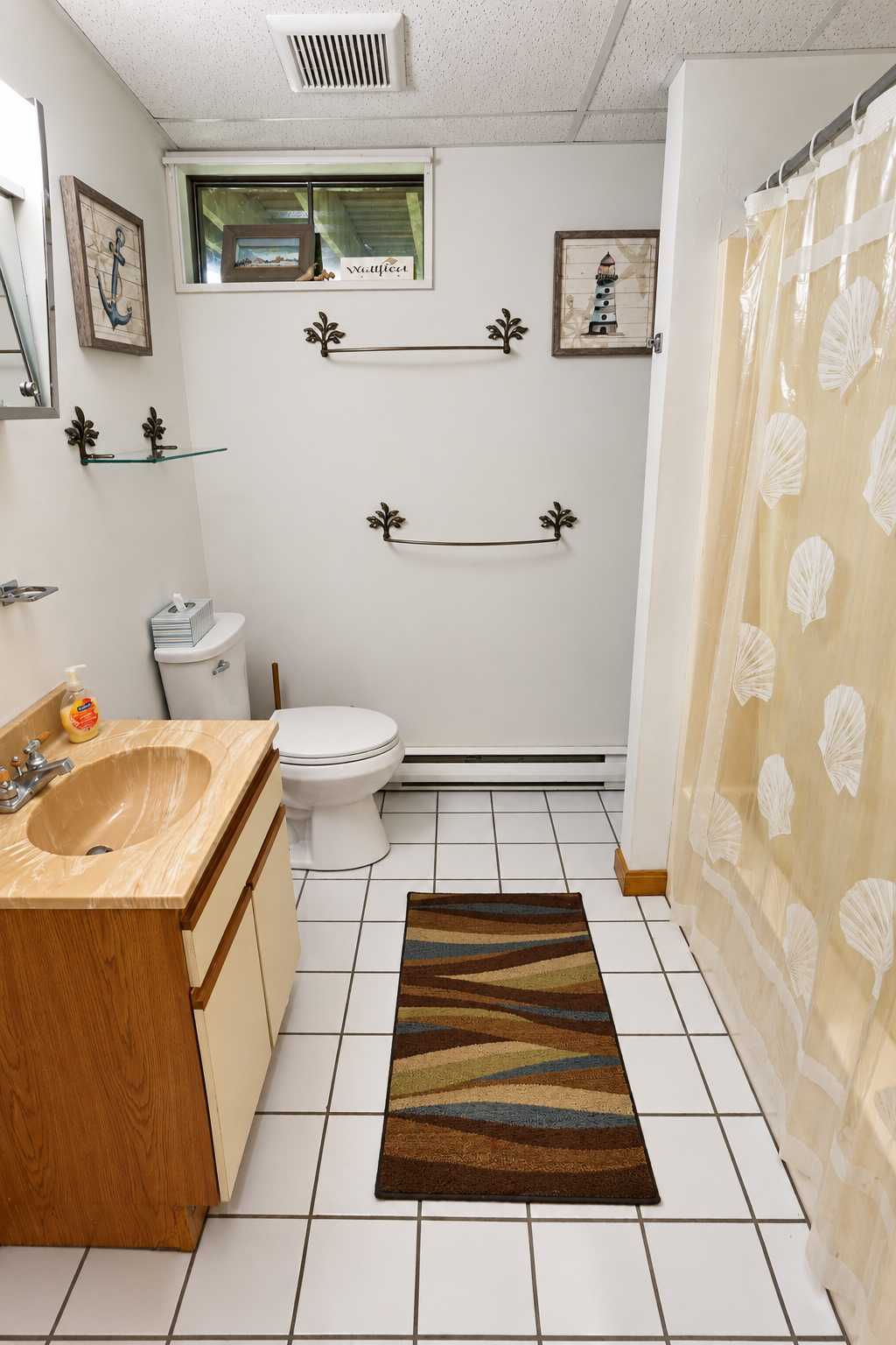 Bathroom with Tub 