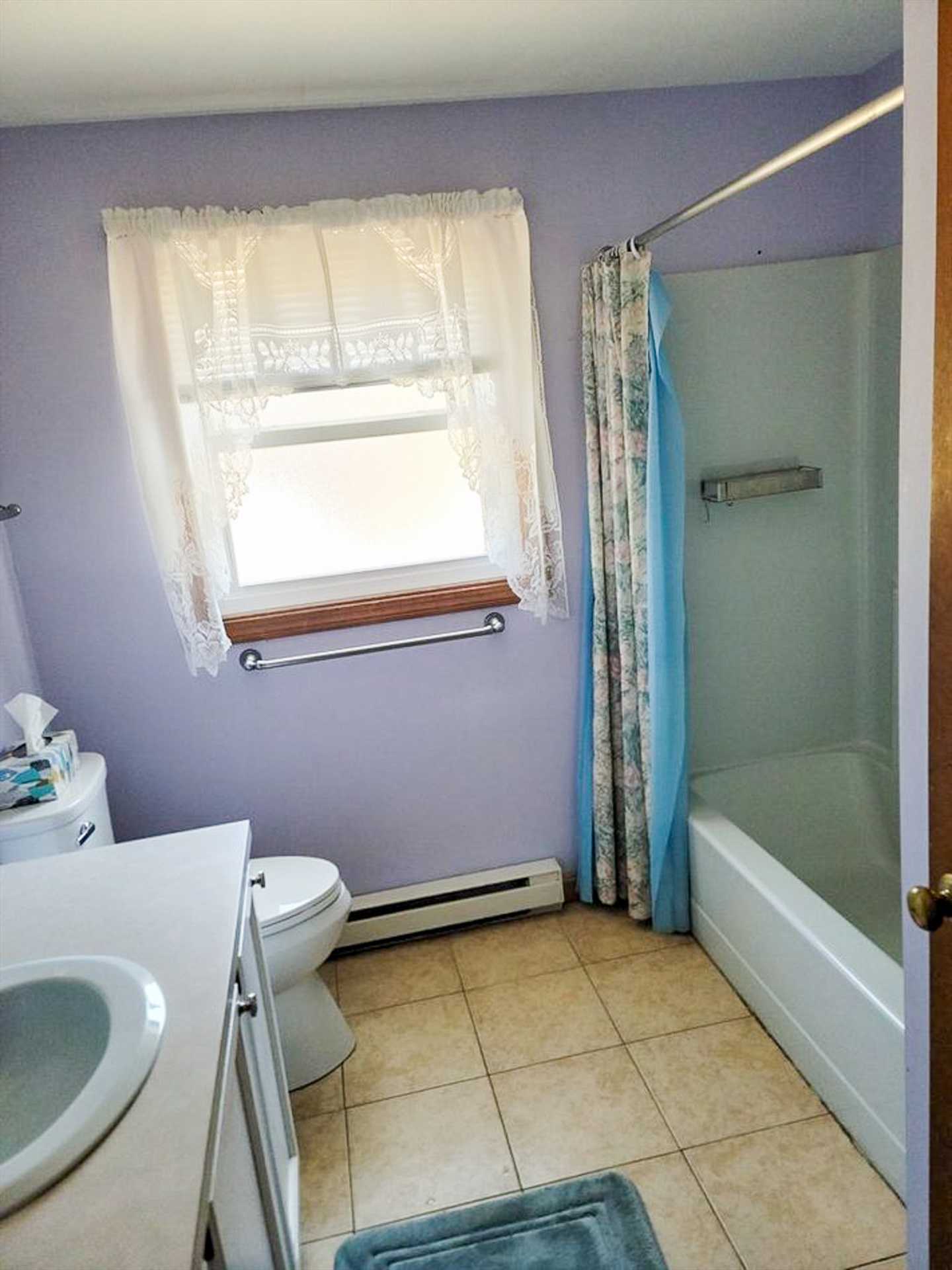 Bathroom - Main level - Tub and Shower