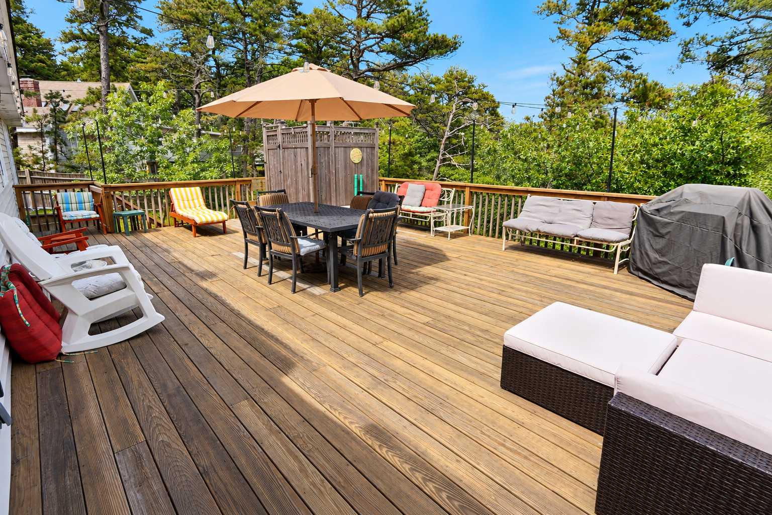 Huge back Deck off Main Level
